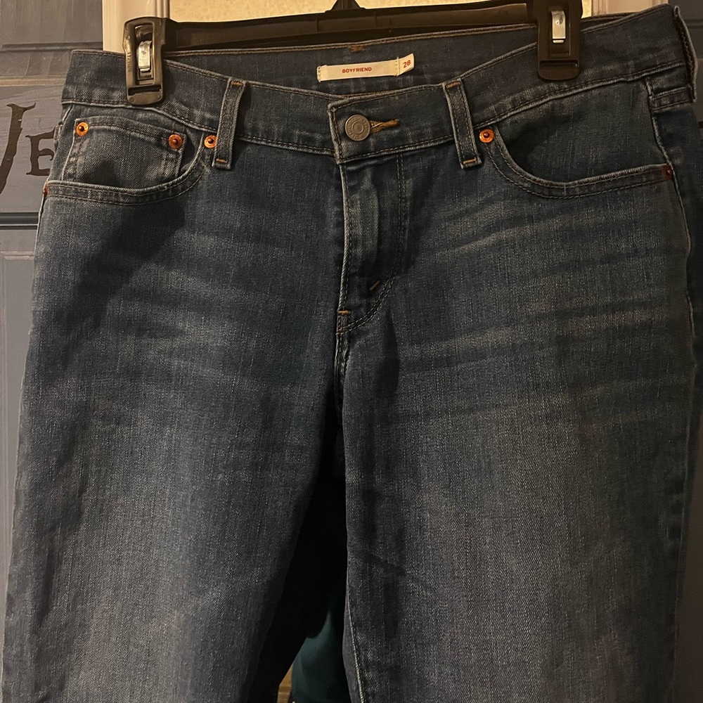 NWOT Levi’s Boyfriend Jeans Size 28